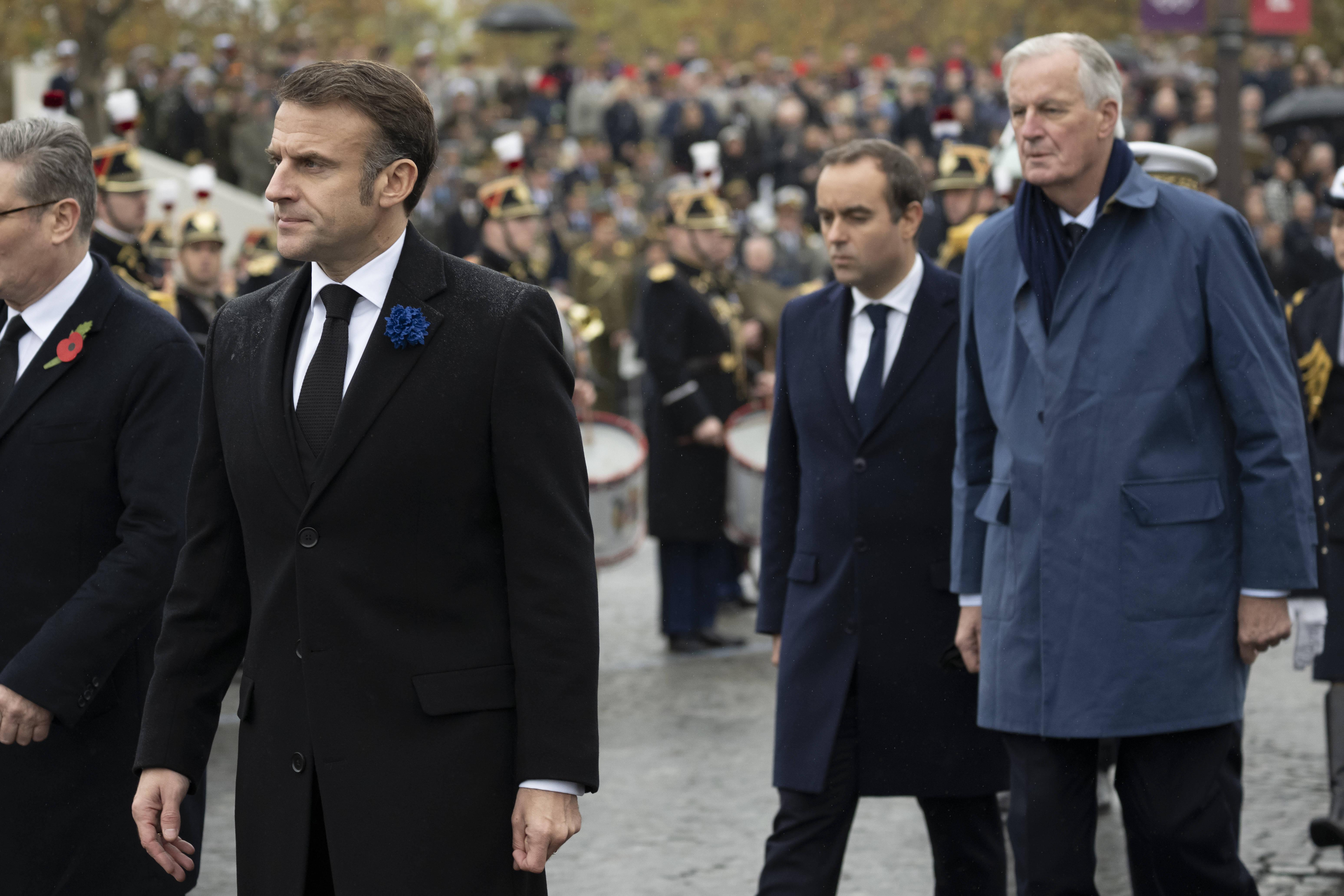 Crisi politica in Francia: il governo Barnier cade dopo mozione di sfiducia; Macron si rivolge alla nazione