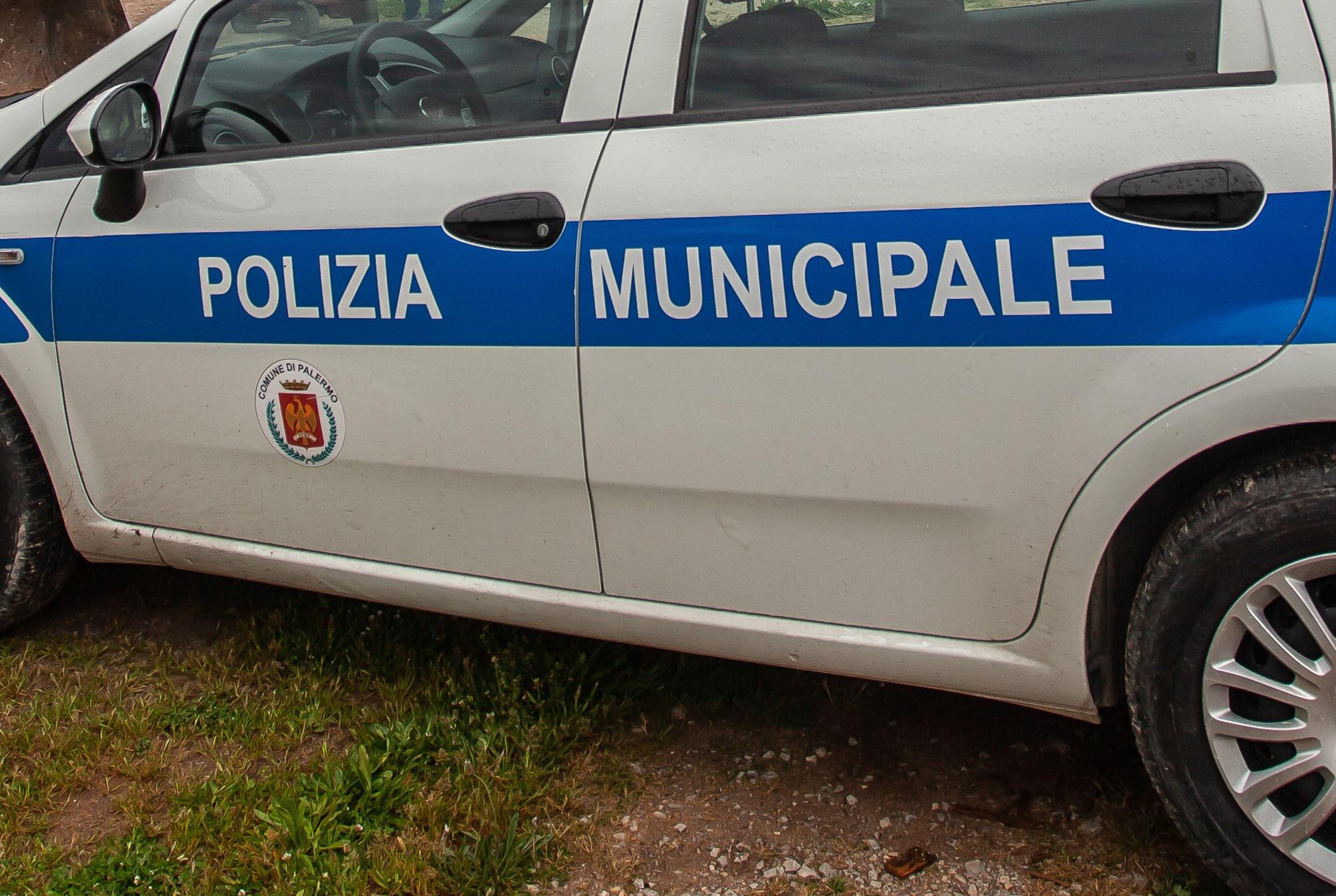 Palermo: Spari a salve durante dimostrazione della Polizia Municipale in una scuola dell