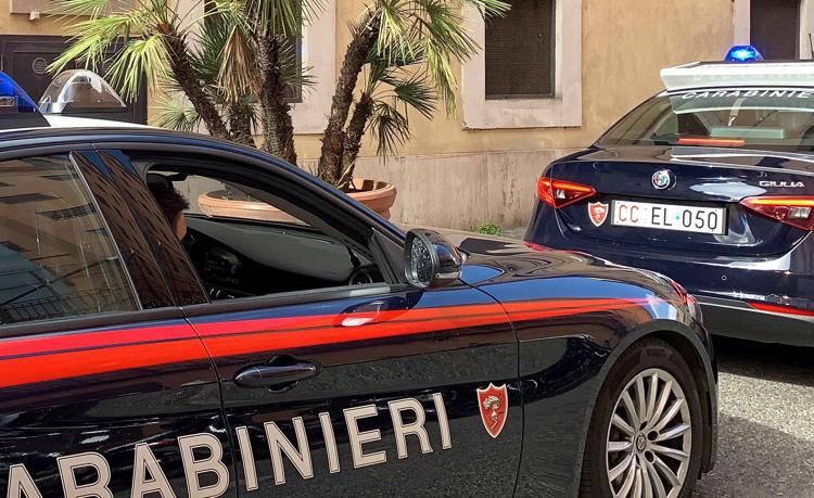 Roma, 12enne accoltella compagno di classe: Hai fatto la spia