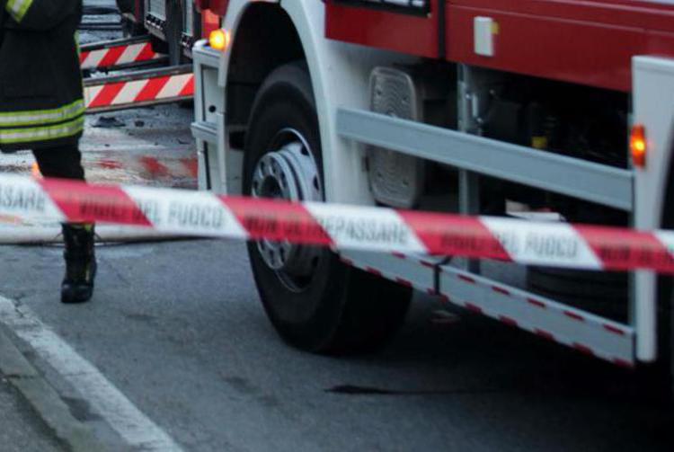 Grave incidente stradale ad Ancona: due morti e fuga di gas