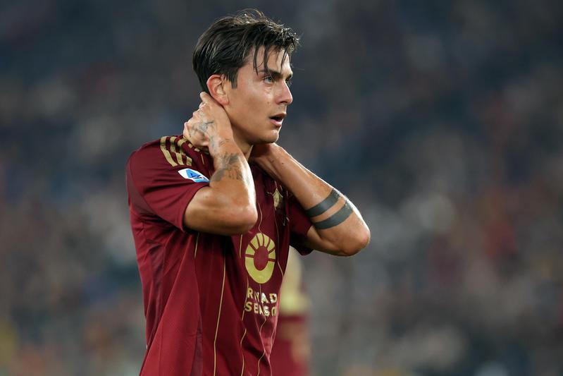 Roma in crisi: Dybala assente contro il Bologna e in vacanza in Toscana