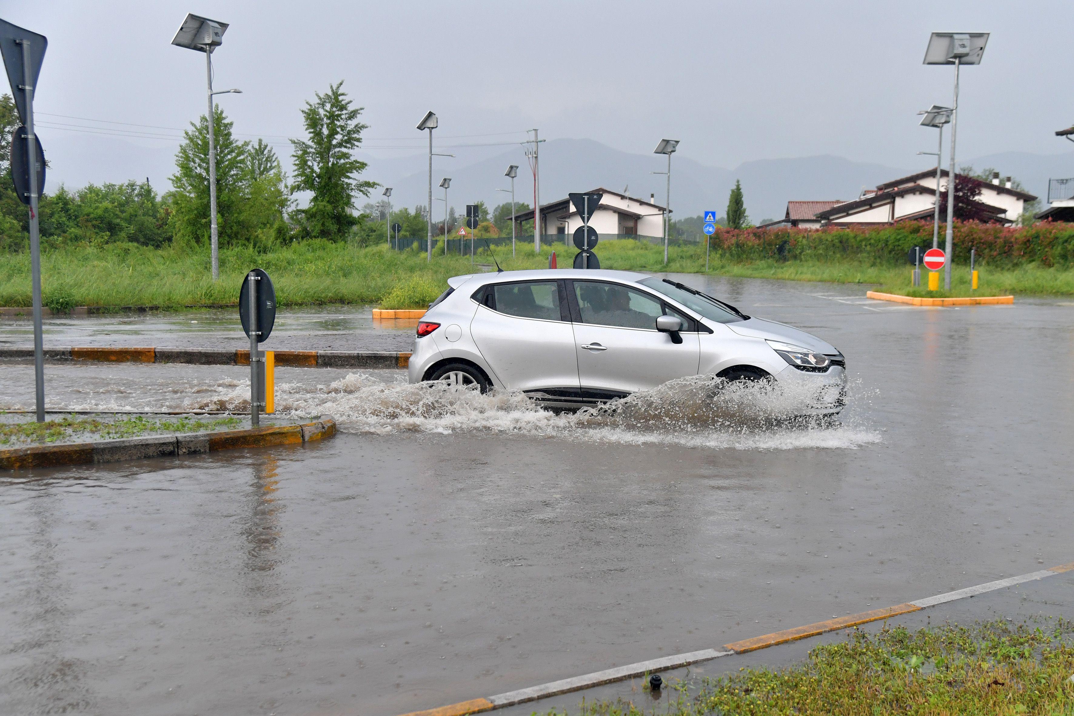 Maltempo in Italia: Allerta e ricerca dispersi