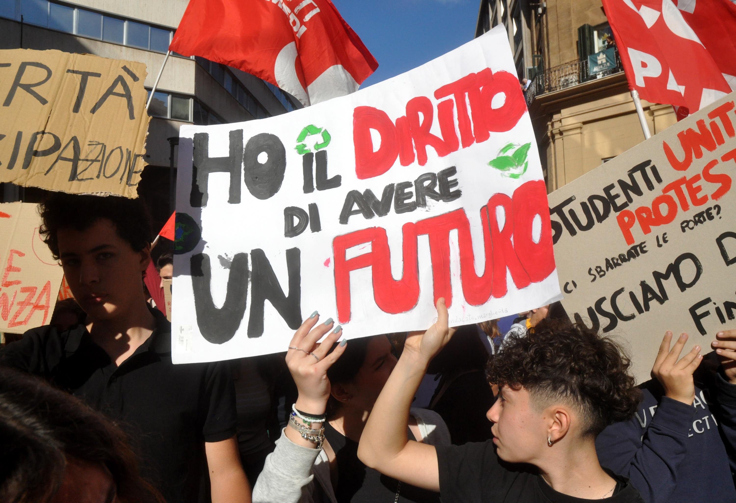 Sciopero scuola e università: studenti e docenti in piazza per diritti e istruzione inclusiva