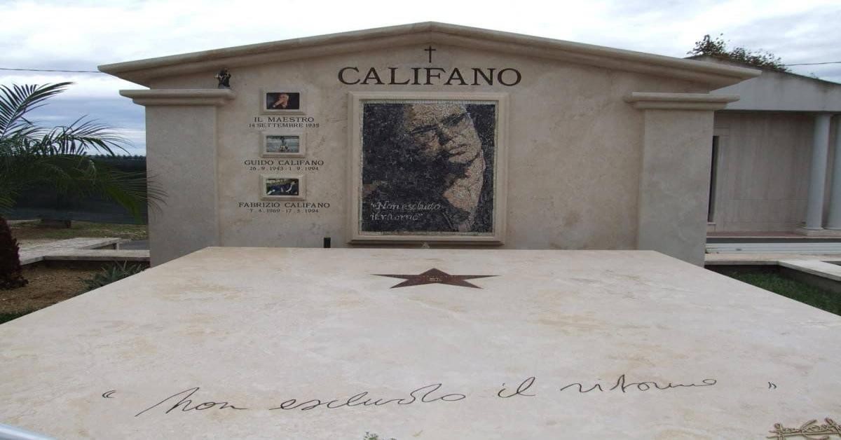 Profanata la Tomba di Franco Califano ad Ardea: Rubato l