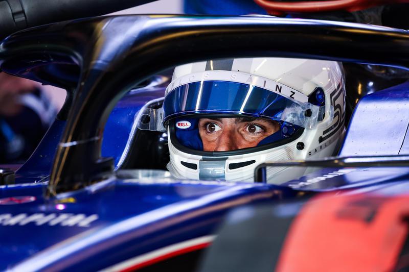 Carlos Sainz domina i test di Abu Dhabi con la Williams, debutto promettente per il pilota spagnolo