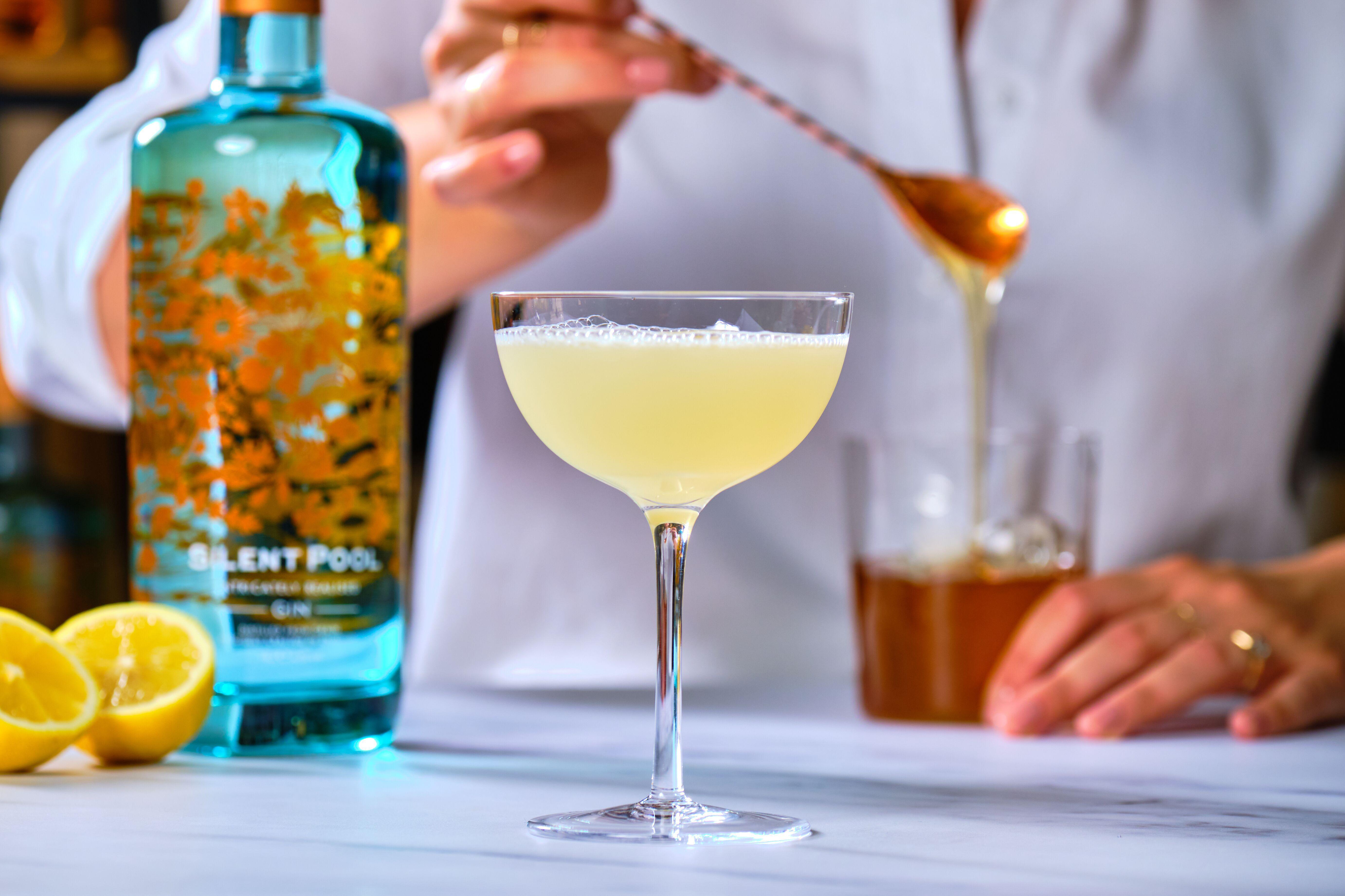 Silent Pool Gin: Un Gin amico delle Api che valorizza il Miele Italiano