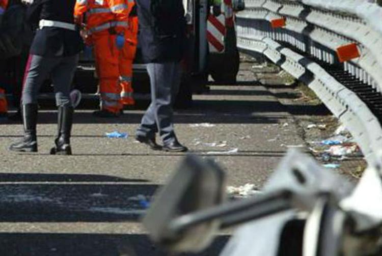 Treviso, incidente mortale a Spresiano, scontro tra due auto sulla SS13: un morto e un ferito grave