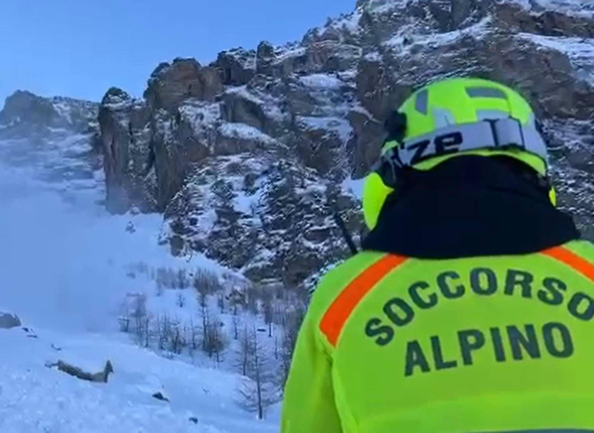 Valanga sulle Dolomiti a Cortina: tre sciatori travolti, due in gravi condizioni