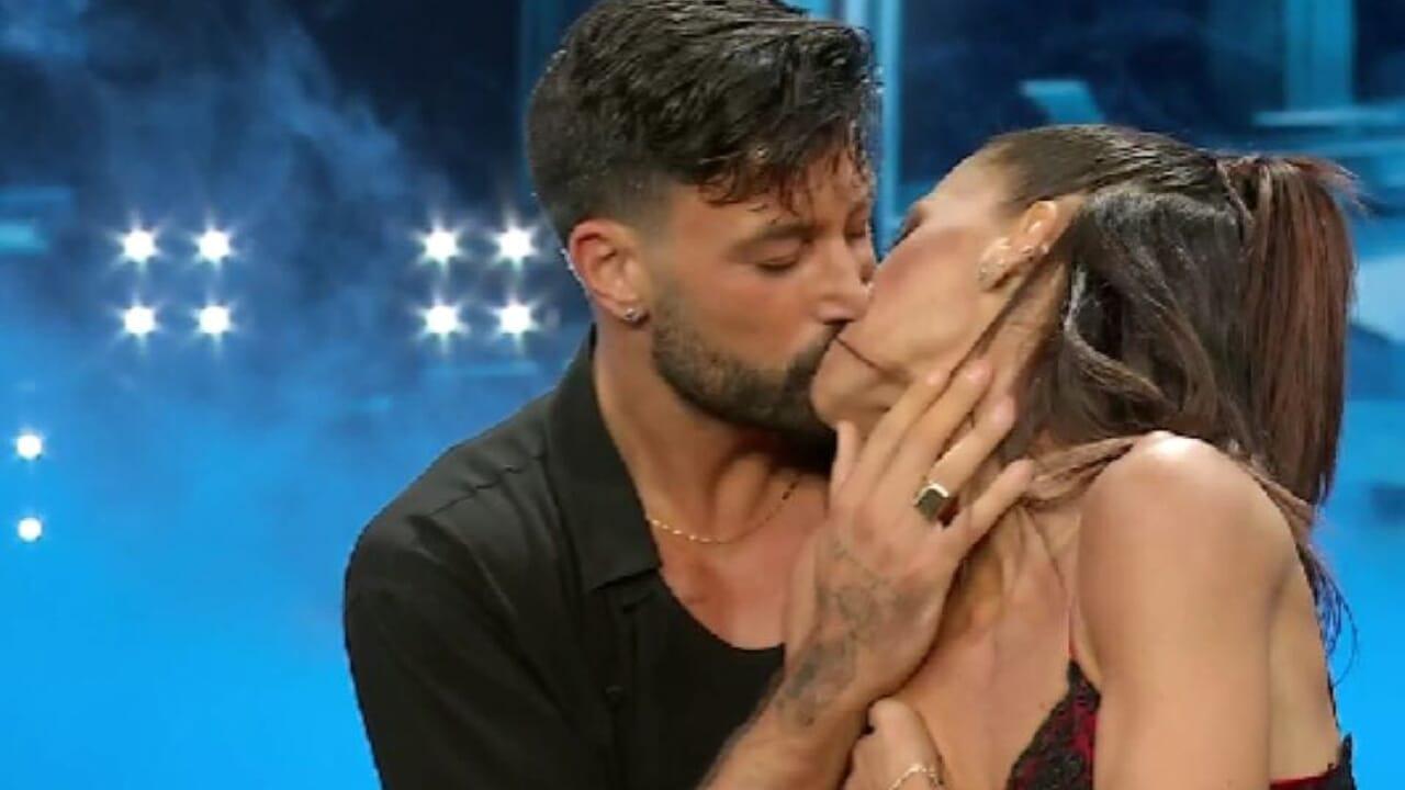 Bianca Guaccero e Giovanni Pernice, sintonia speciale e ammissione di felicità a Ballando con le Stelle