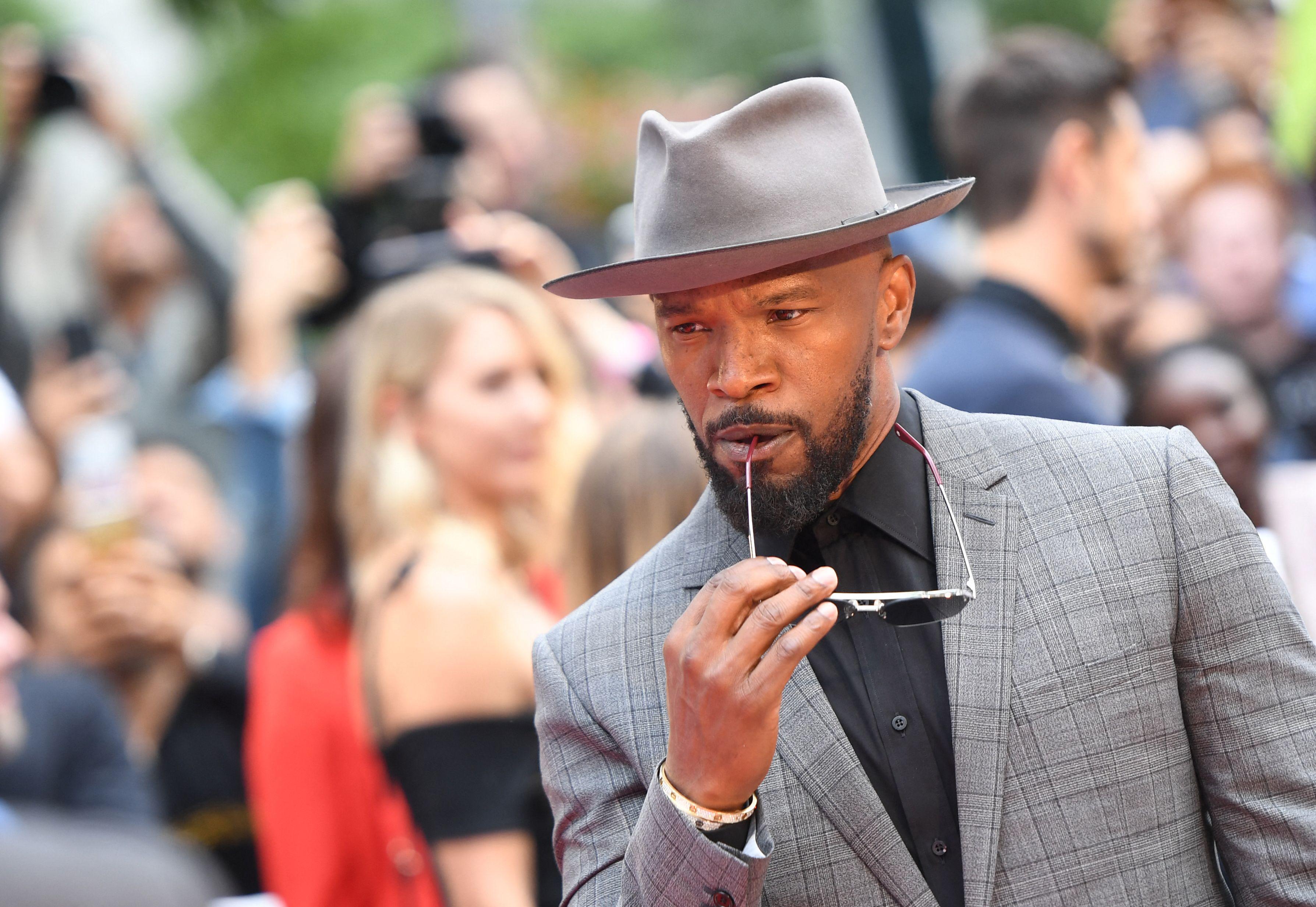 Jamie Foxx ferito durante il compleanno: lanciato un bicchiere al ristorante di Beverly Hills