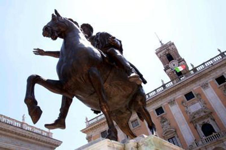 Roma, perquisizioni in Campidoglio: indagini su corruzione e uso dei fondi per il Giubileo