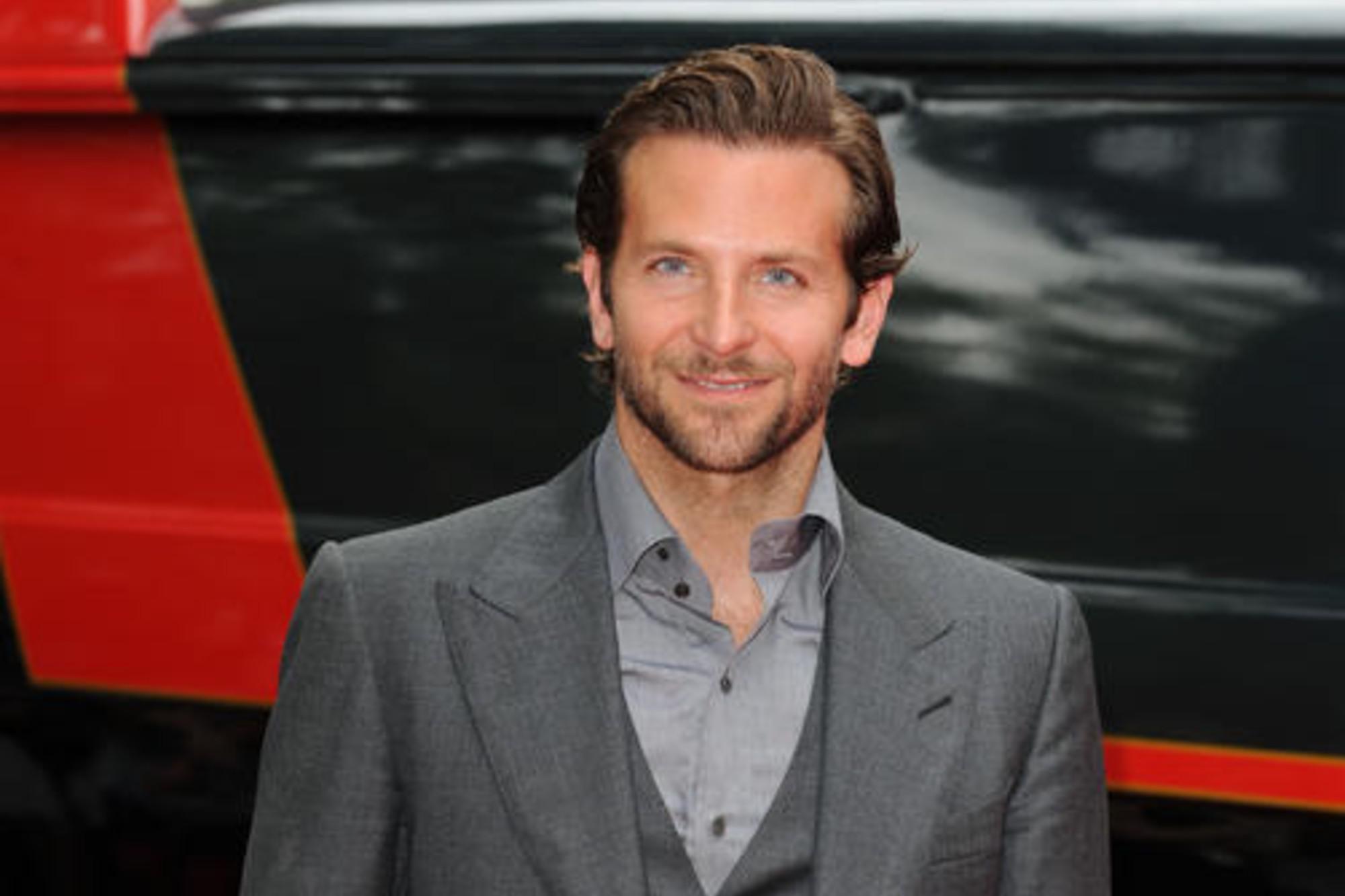 Bradley Cooper compie 50 anni: la star Hollywood faceva il portiere di un hotel