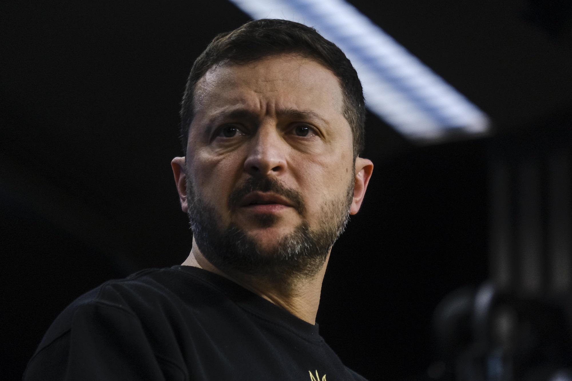 Zelensky critica l