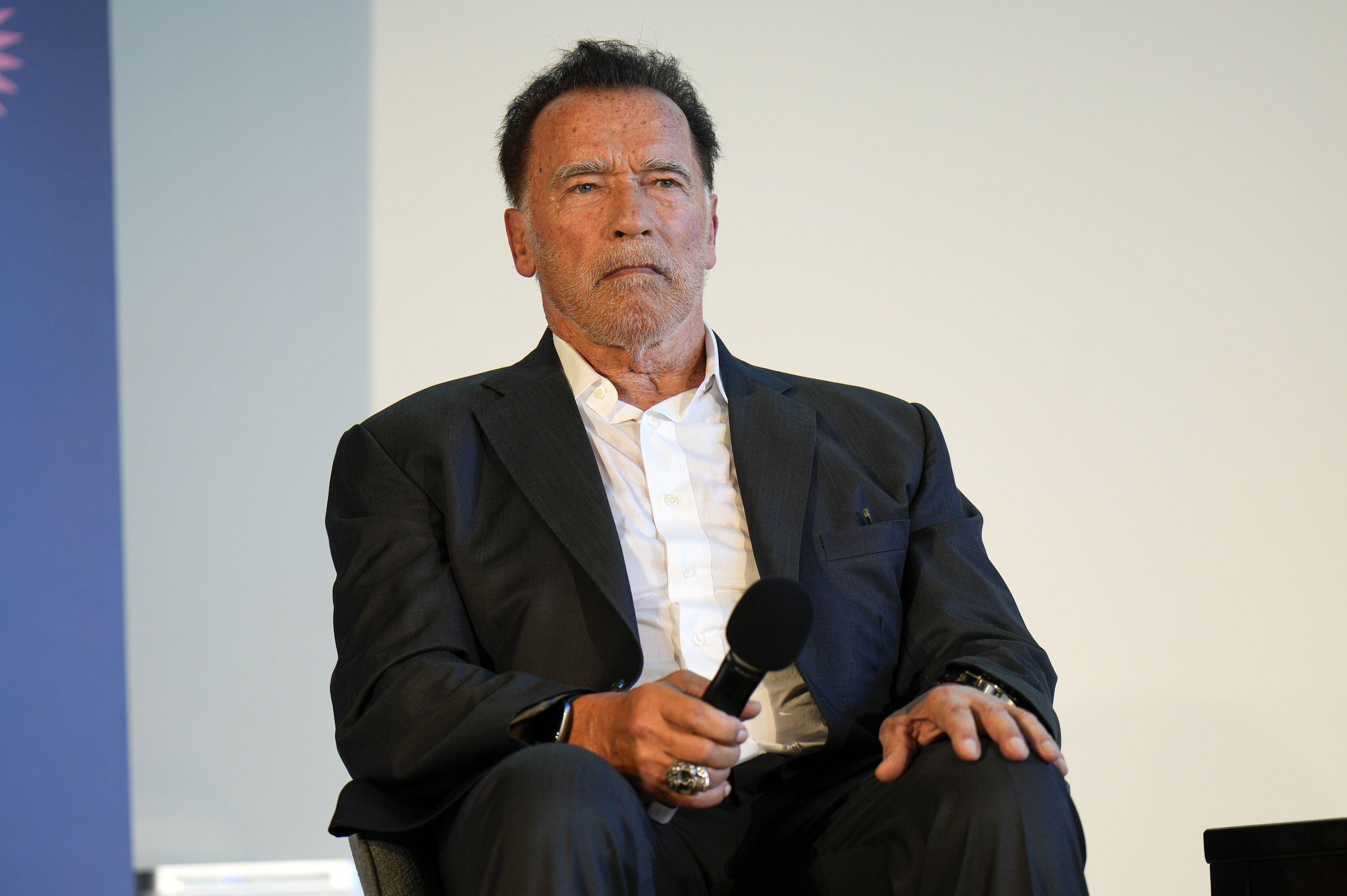 Schwarzenegger vota Harris e Walz: Sono americano prima che repubblicano