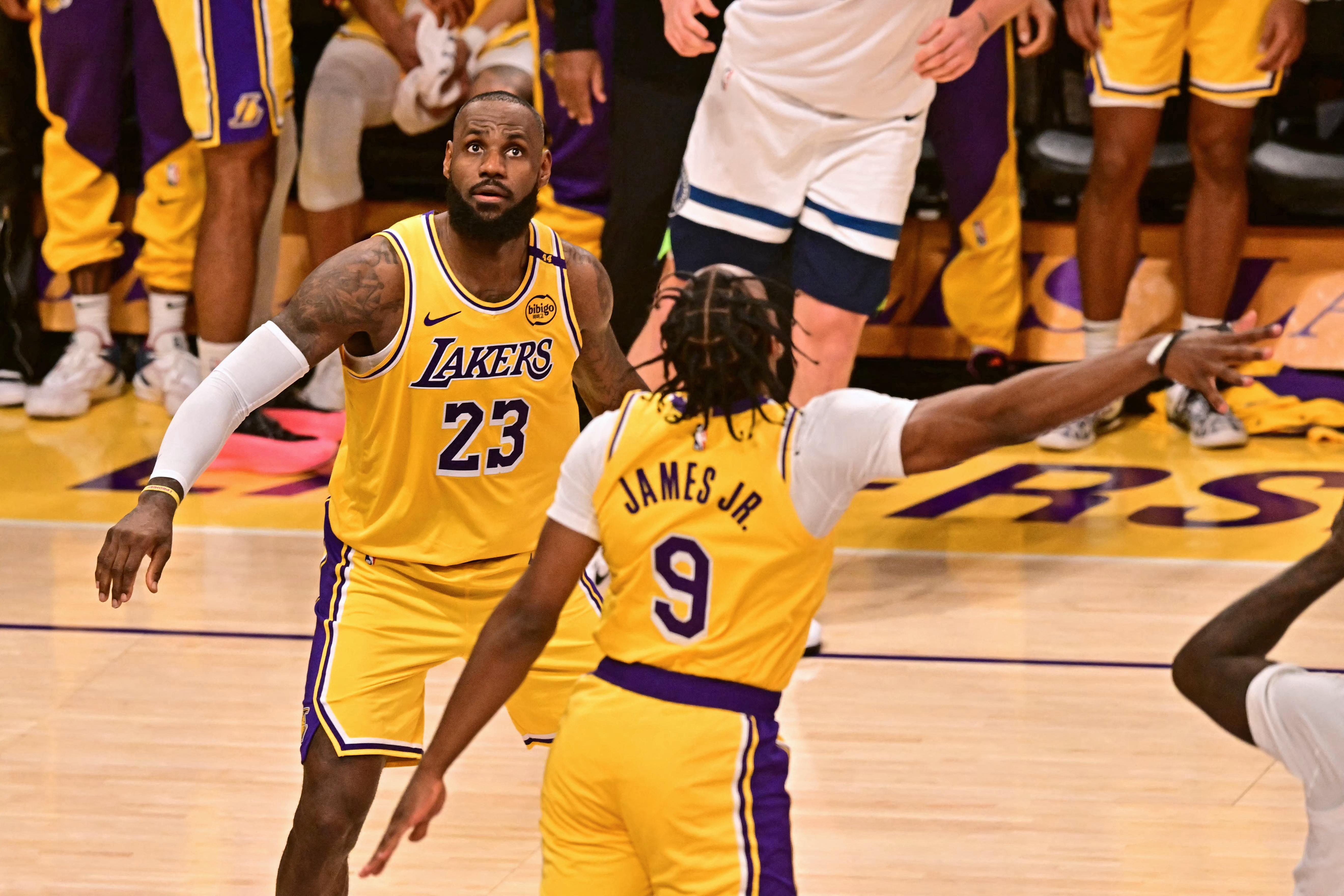 LeBron e Bronny James riscrivono la storia dell