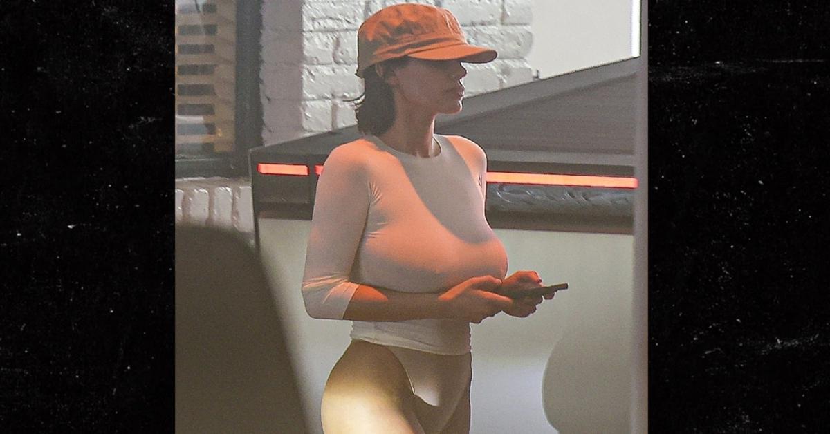 Bianca Censori super sexy senza pantaloni a pranzo con Kanye West