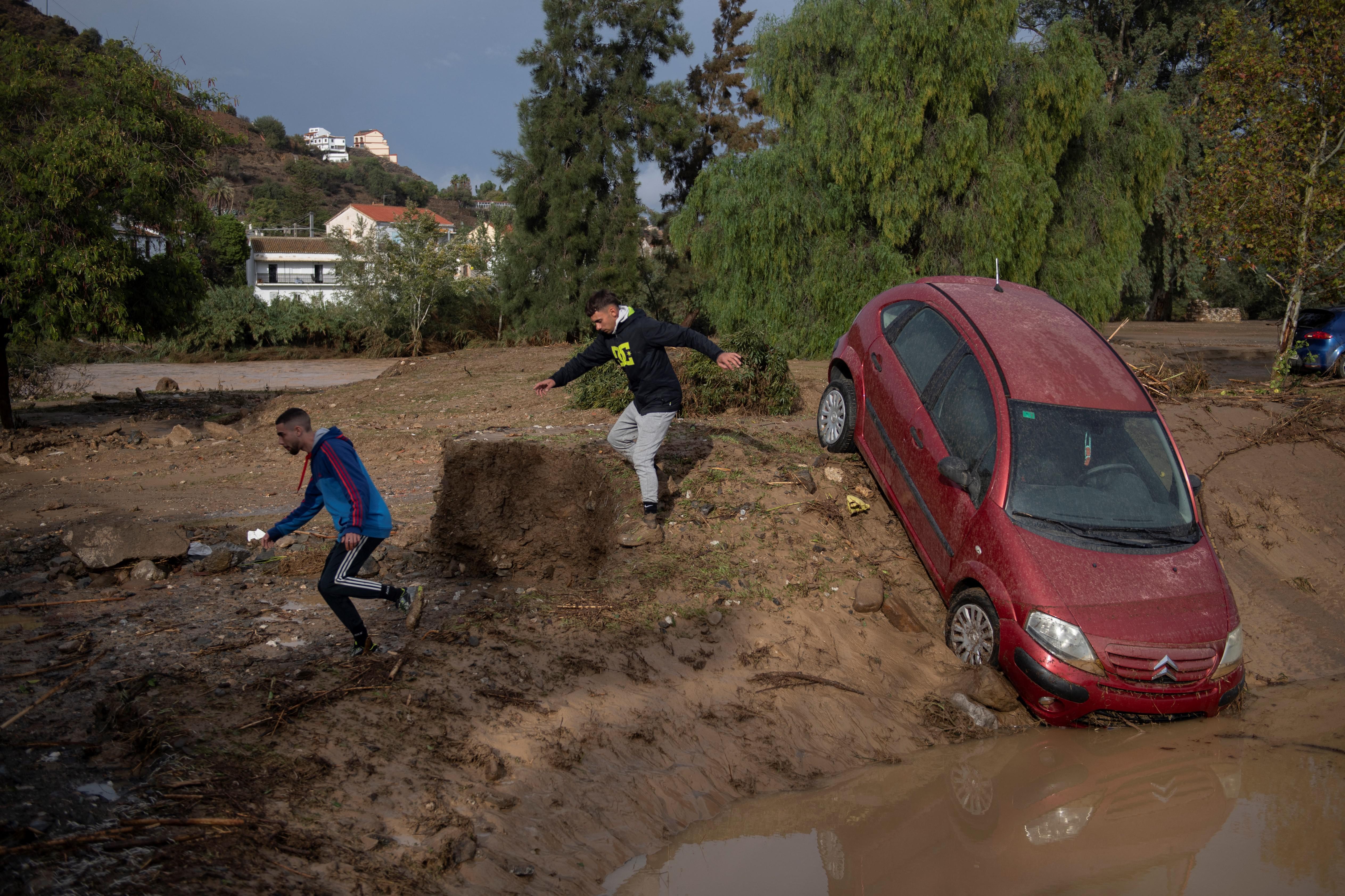 Spagna, alluvioni devastano il sud-est: sei vittime e migliaia di evacuati