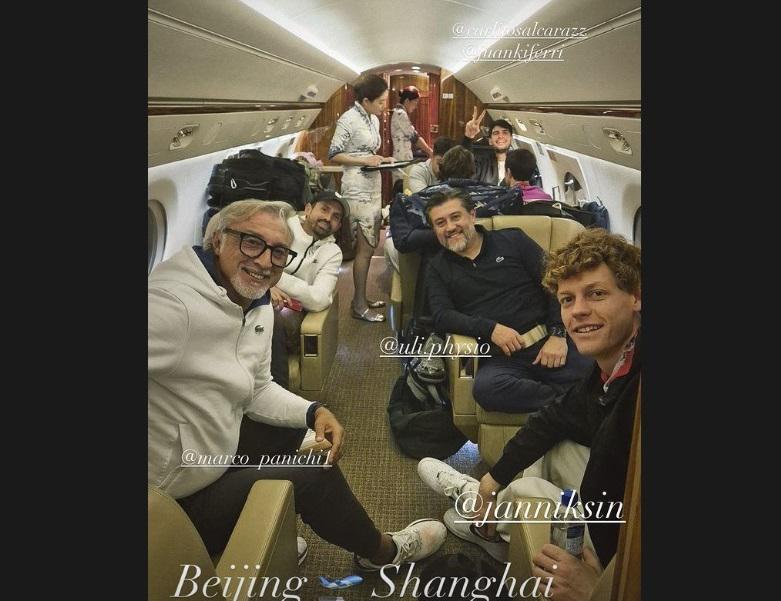 Sinner e Alcaraz, dalla finale di Pechino al viaggio verso Shanghai: rivalità e amicizia in volo