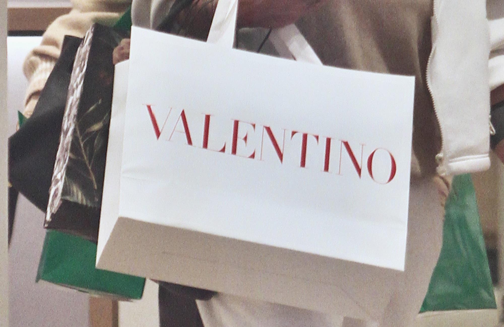 Maxi furto nella boutique Valentino a Roma: rubate borse per 140mila euro