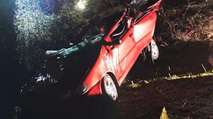 Tragedia a Fonni: auto si ribalta in una scarpata, muoiono quattro ragazzi tra i 17 e i 20 anni