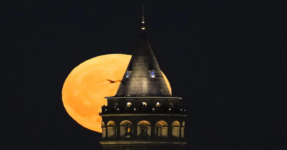 Le fotografie più suggestive della Superluna del 19 Agosto