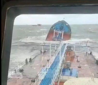 Tempesta nello Stretto di Kerch: Due petroliere Russe affondate, rischio catastrofe ambientale