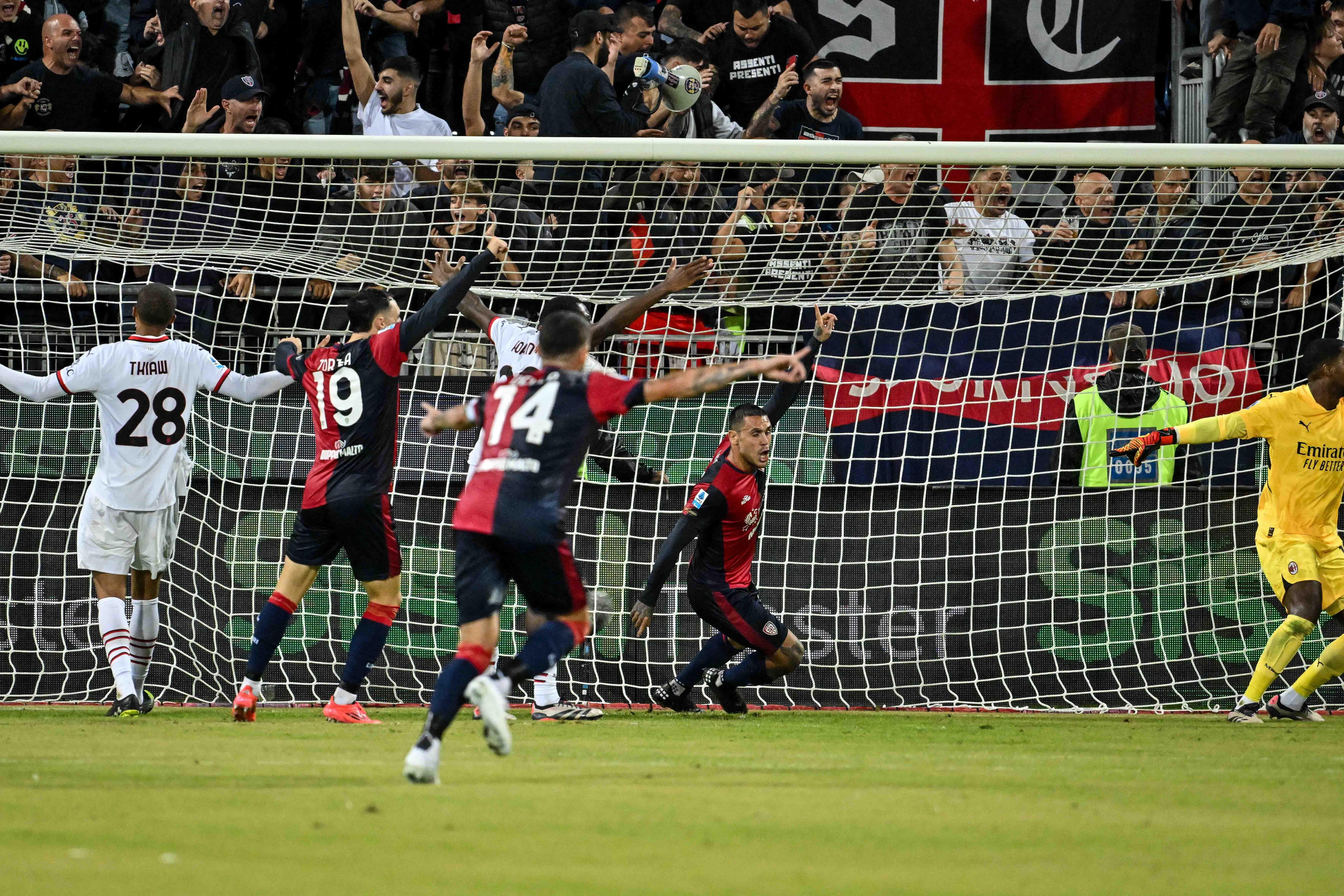 Pareggio spettacolare tra Cagliari e Milan: 3-3 all