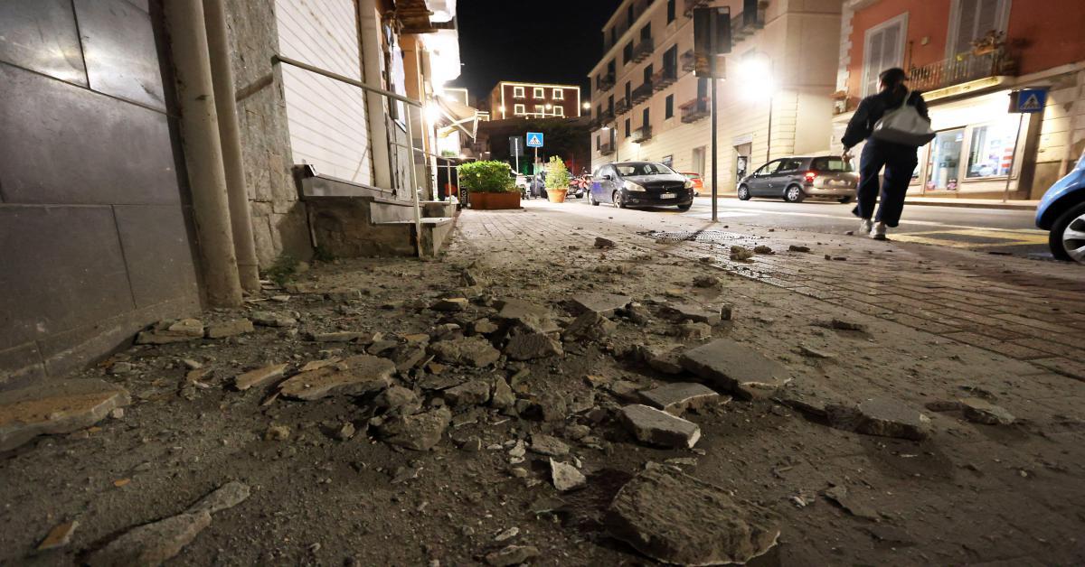 Terremoto Campi Flegrei - sindaco di Napoli Manfredi: Attese scosse più forti